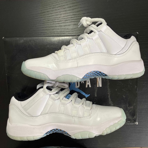 Jordan 11 Retro Low Legend Blue (GS) Size 5Y/6.5W - Picture 2 of 9